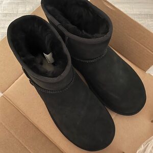 New Ugg Black Classic Mini II Boots 7